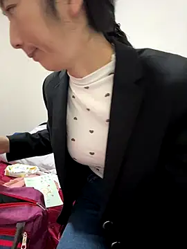 crhong666 online show from 11/05/25, 12:10