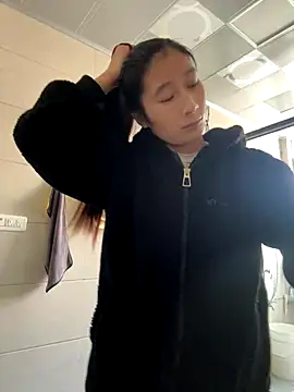 crhong666 online show from 11/28/25, 12:46