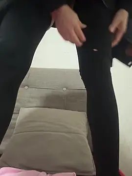 crhong666 online show from 02/03/26, 12:42