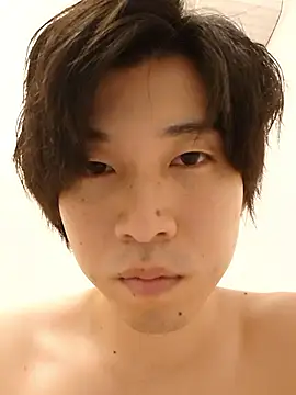 Snapshot of tanaka113 chatting on 05/13/26, 02:03 tanaka113 online show from 05/13/26, 02:03