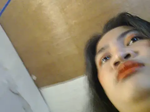 miss laila  online show from 11/05/25, 09:09