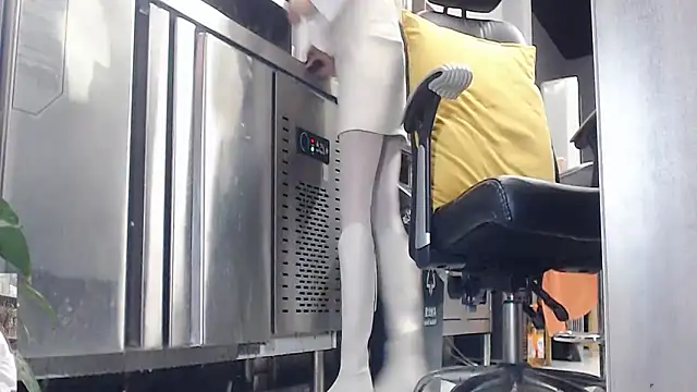 Eileen-L online show from 09/30/25, 12:59