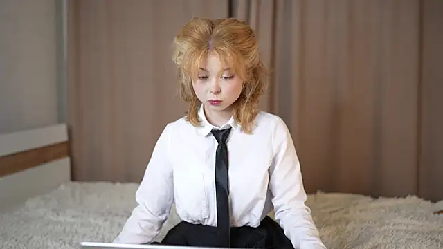 Snapshot of Stella_Vanila chatting on 10/04/25, 01:03 Stella Vanila online show from 10/04/25, 01:03