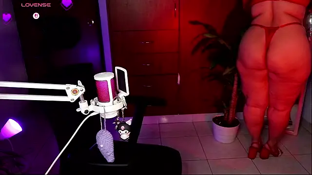 tinamqueen1 online show from 03/16/26, 09:35