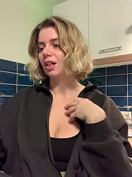 Rainbow W online show from 10/10/25, 07:46