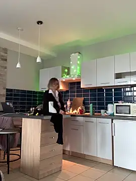 Rainbow W online show from 10/11/25, 08:57