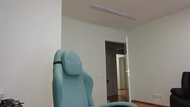 Laura Chaplin online show from 10/27/25, 05:50