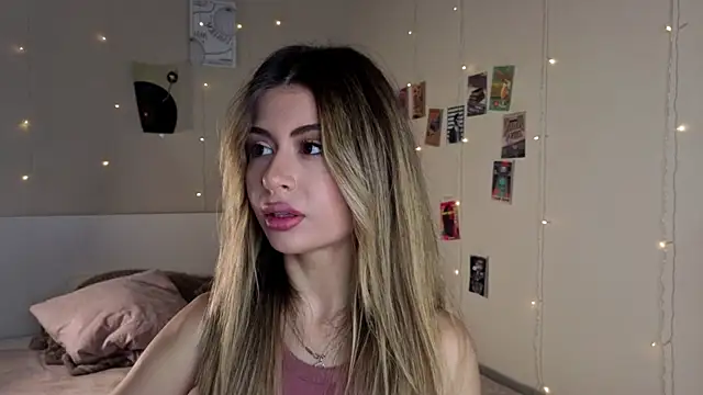 Snapshot of GeorginaHarn chatting on 10/22/25, 08:14 GeorginaHarn online show from 10/22/25, 08:14