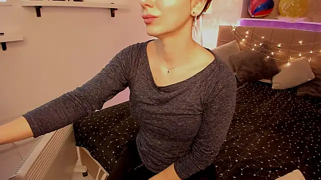 IsabelKiss online show from 02/15/26, 07:05