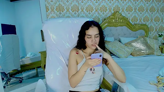 Snapshot of JessB_ chatting on 10/22/25, 06:29 JessB online show from 10/22/25, 06:29