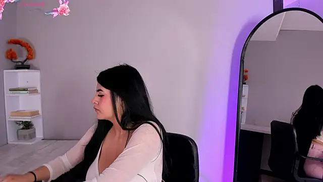 Emma  clark  online show from 09/13/25, 12:49