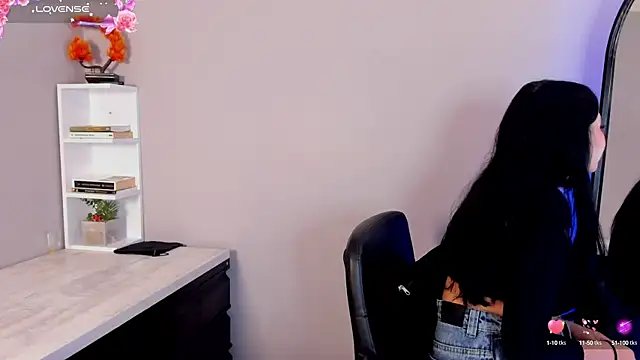 Emma  clark  online show from 10/01/25, 12:11