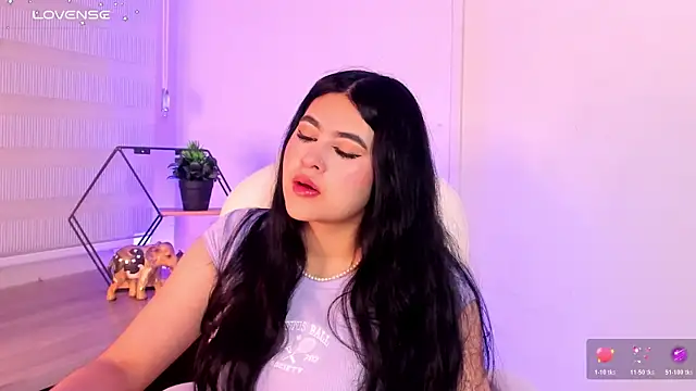 Emma  clark  online show from 11/27/25, 12:51