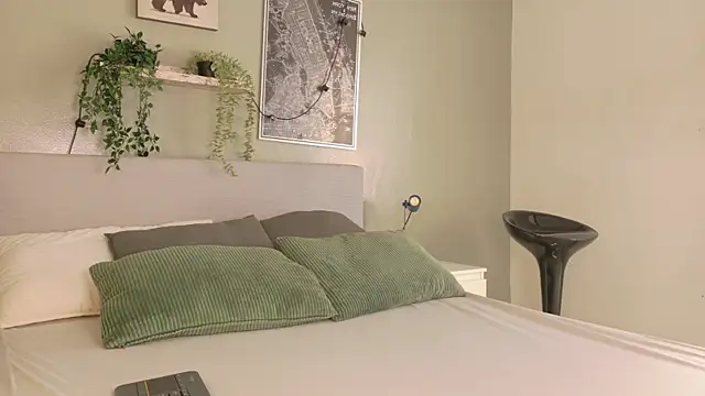 Nickifox   online show from 10/21/25, 07:25