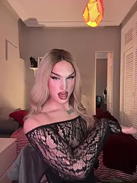 Snapshot of lacattiva chatting on 12/21/25, 12:45 lacattiva online show from 12/21/25, 12:45