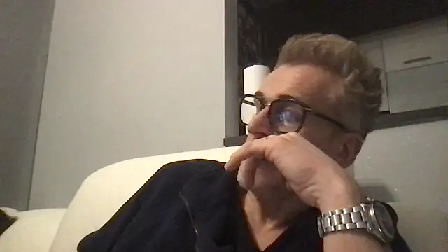 Axl hot online show from 02/05/26, 12:26