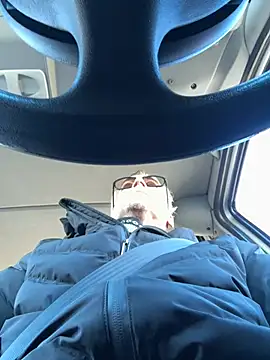 Axl hot online show from 02/06/26, 10:07