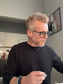 Axl hot online show from 02/21/26, 11:22