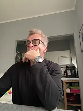 Axl hot online show from 03/02/26, 08:32