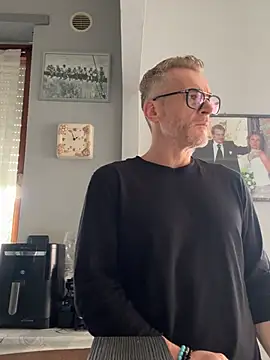 Axl hot online show from 03/06/26, 01:07