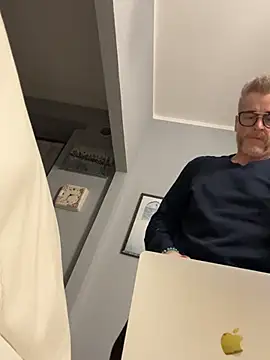 Axl hot online show from 03/29/26, 01:38