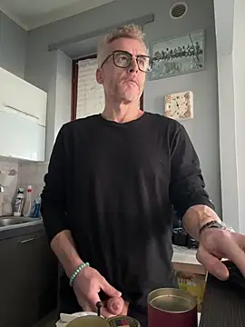 Axl hot online show from 04/04/26, 09:29