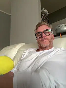 Axl hot online show from 04/10/26, 05:17