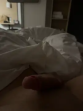 alanv05 online show from 04/23/26, 06:10