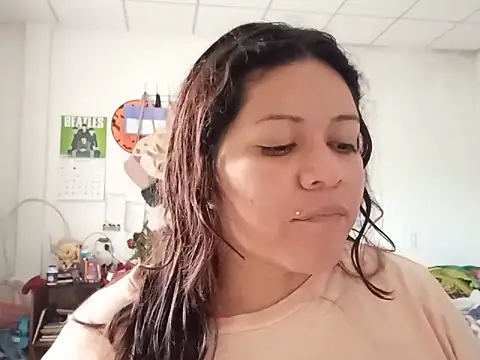 Kitty WetXxX online show from 05/26/26, 06:48