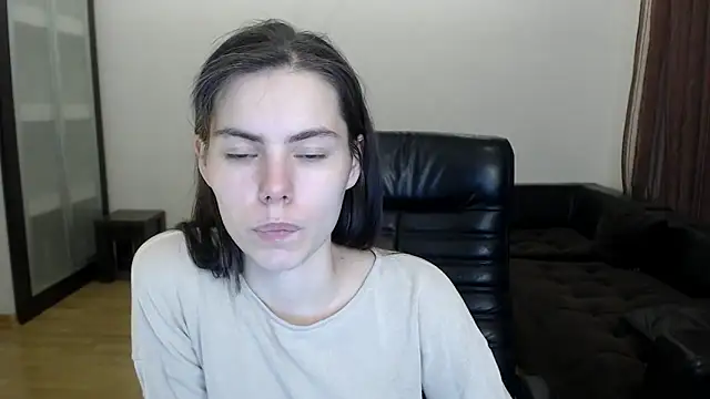 Snapshot of AmelieReve chatting on 10/20/25, 04:07 AmelieReve online show from 10/20/25, 04:07