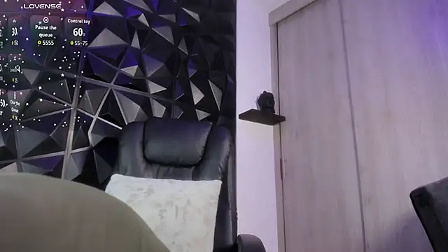 Snapshot of OstinDaniels chatting on 10/24/25, 05:59 OstinDaniels online show from 10/24/25, 05:59