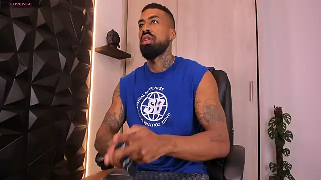 Snapshot of OstinDaniels chatting on 11/18/25, 11:48 OstinDaniels online show from 11/18/25, 11:48