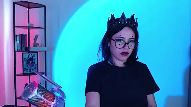 girldom online show from 11/20/25, 04:51