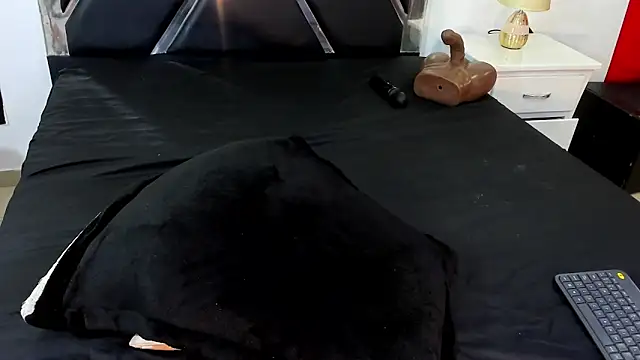 Michelle Lewis  online show from 10/23/25, 12:15