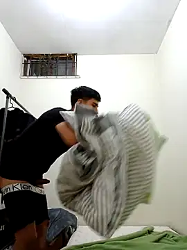 Snapshot of giudich1 chatting on 09/30/25, 12:04 giudich1 online show from 09/30/25, 12:04