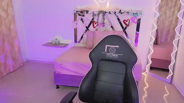 ZURY TAY online show from 11/06/25, 11:44