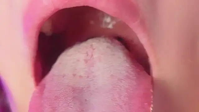 Snapshot of heiley_moon chatting on 09/28/25, 12:10 heiley moon online show from 09/28/25, 12:10