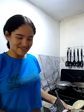 Snapshot of ValentinaMartel chatting on 10/21/25, 07:47 ValentinaMartel online show from 10/21/25, 07:47