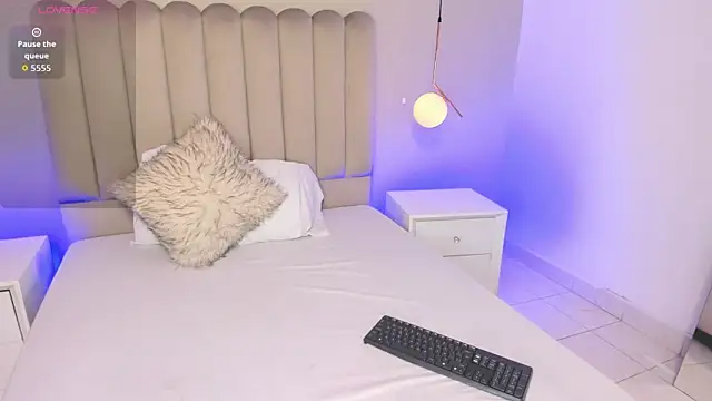 Snapshot of Dani_rosse_ chatting on 11/18/25, 01:04 Dani rosse online show from 11/18/25, 01:04