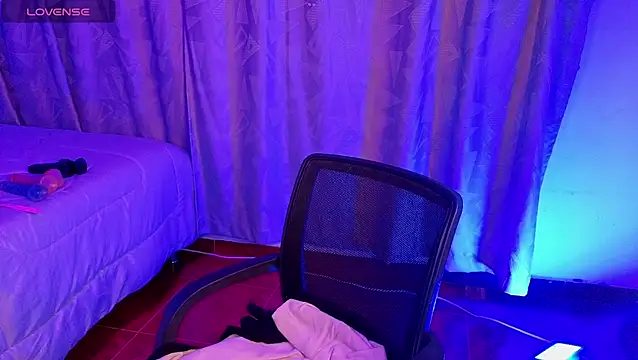 Eymmy 24 online show from 12/16/25, 01:43