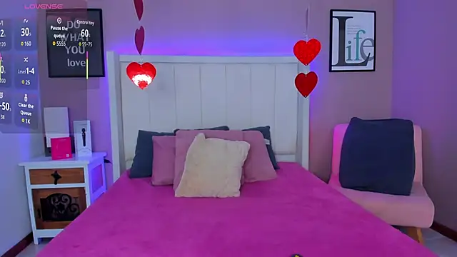 sarahyessica online show from 04/16/26, 05:14