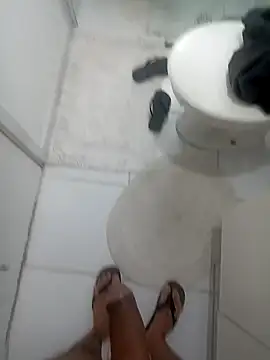 Snapshot of comobucetinhas chatting on 10/09/25, 06:50 comobucetinhas online show from 10/09/25, 06:50