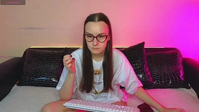 Kelly Cartier online show from 10/14/25, 12:06