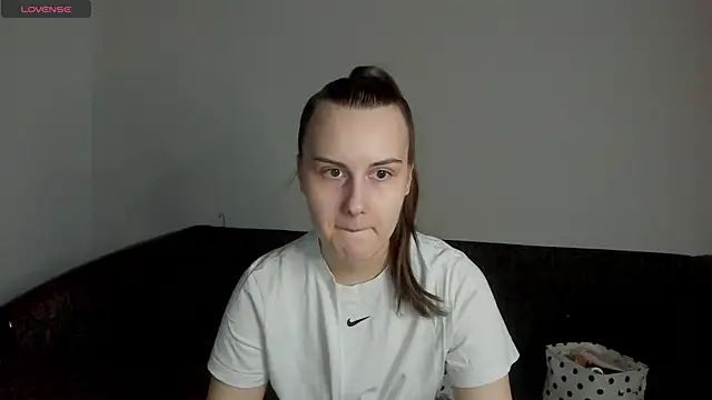 Kelly Cartier online show from 04/21/26, 02:45