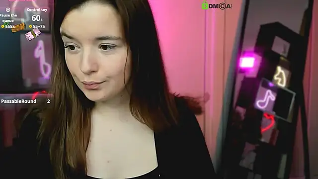 nika-still online show from 11/11/25, 02:28