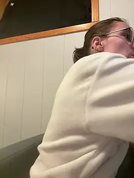 Snapshot of HoneySquirrel chatting on 02/20/26, 08:42 HoneySquirrel online show from 02/20/26, 08:42