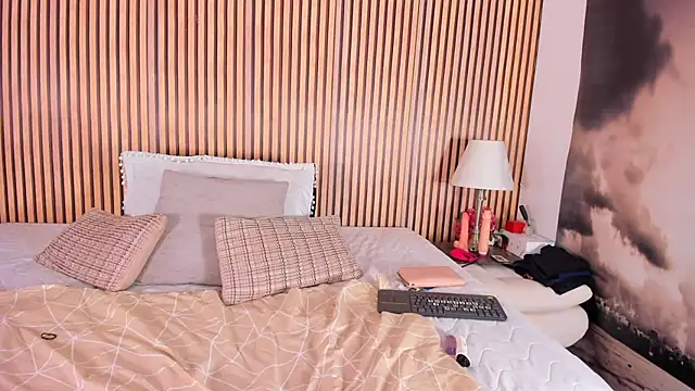 keeyla stone online show from 09/18/25, 10:23