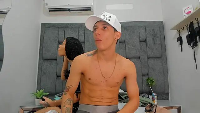 ZafiroAndFlynn online show from 03/28/26, 02:44