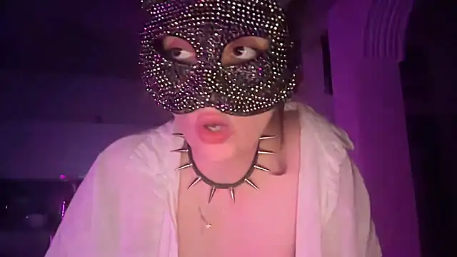 Lunahadidd online show from 03/05/26, 01:01