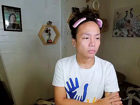 Snapshot of YourNikkieXxx chatting on 10/11/25, 04:49 YourNikkieXxx online show from 10/11/25, 04:49